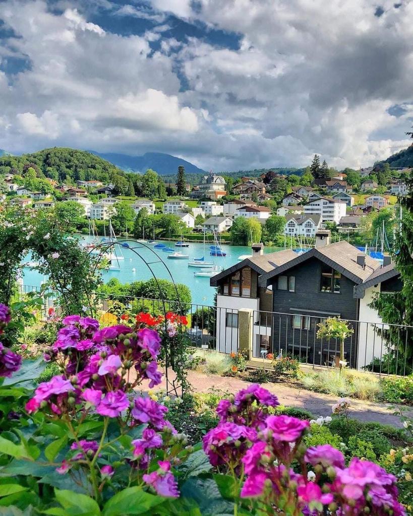 Pemandangan Taman Eropa - Latar Belakang Agen Travel Deals Jakarta